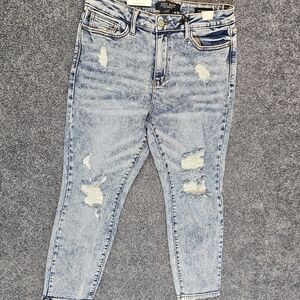 Judy Blue Light Blue Distressed Cropped Jeans